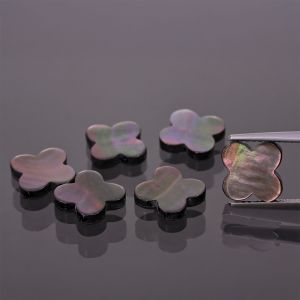 Čtyřlístek z černé mušle 10x10 MM