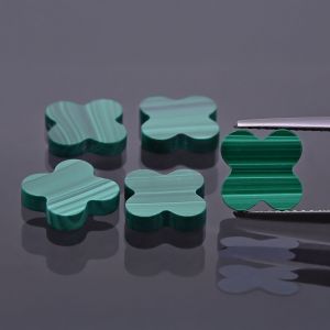 Čtyřlístek z malachitu 12x12 MM