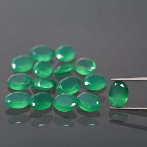 Oválný kámen, kužel - zelený achát 6x4 MM