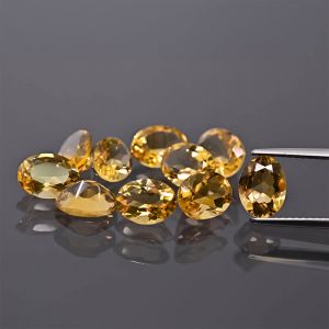 Oválný kámen, kužel - citrín 8x6 MM