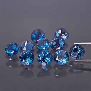 Kulatý kámen, kužel - topaz London Blue 4 MM
