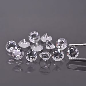 Kulatý kámen, kužel - bílý topaz 4 MM
