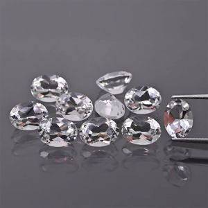 Oválný kámen, kužel - bílý topaz 7x5 MM