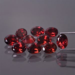 Oválný kámen, kužel - Granát 6x4 MM