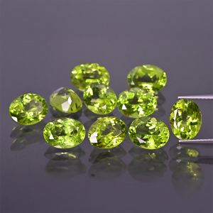 Oválný kámen, kuželový brus - Peridot 8x6 MM